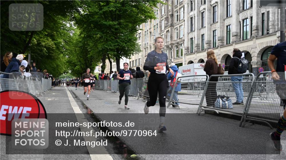 14.06.2026 - REWE Women's Run J. Mangold http://msf.ph/oto/9770964 14.06.2026 09:57:32 Ziel 10193, 10291, 10608, 11417 meine-sportfotos.de