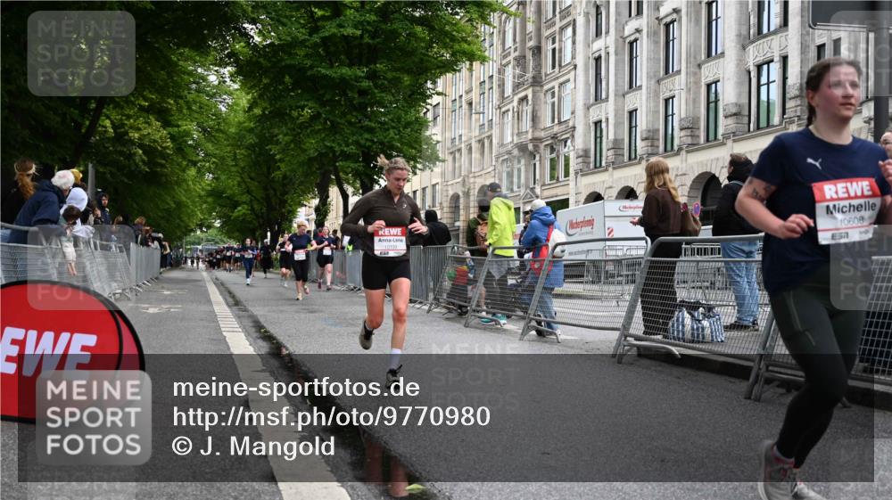 14.06.2026 - REWE Women's Run J. Mangold http://msf.ph/oto/9770980 14.06.2026 09:57:35 Ziel 10193, 10291, 10608, 10912, 11417 meine-sportfotos.de