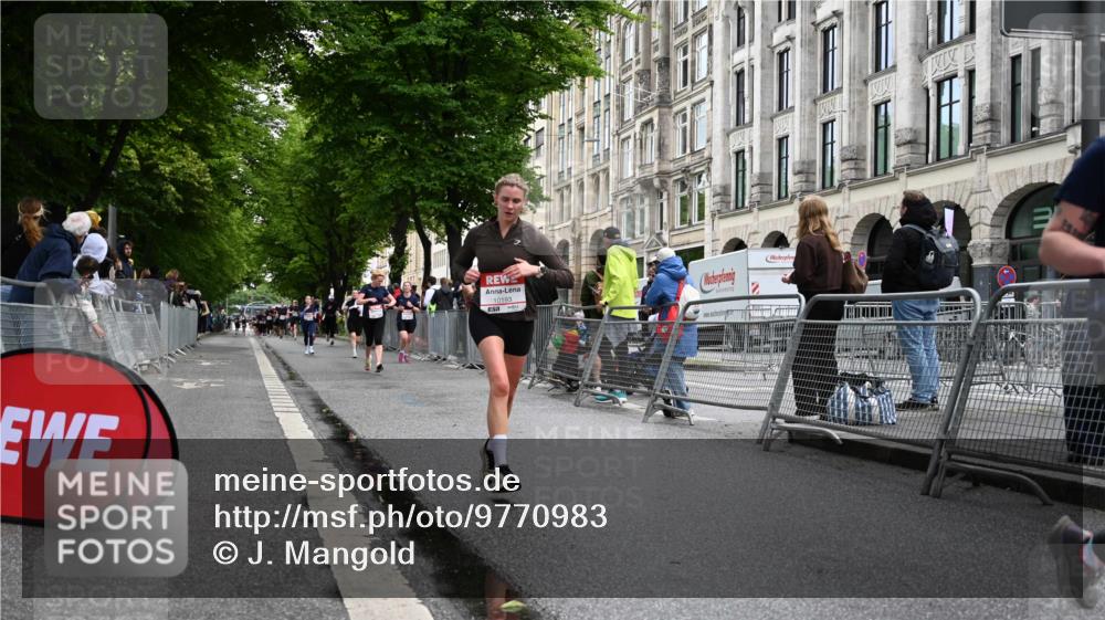 14.06.2026 - REWE Women's Run J. Mangold http://msf.ph/oto/9770983 14.06.2026 09:57:35 Ziel 10193, 10291, 10608, 10912, 11417 meine-sportfotos.de