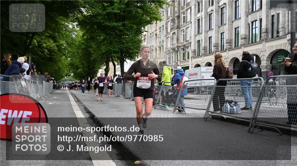 14.06.2026 - REWE Women's Run J. Mangold http://msf.ph/oto/9770985 14.06.2026 09:57:35 Ziel 10193, 10291, 10608, 10912, 11417 meine-sportfotos.de