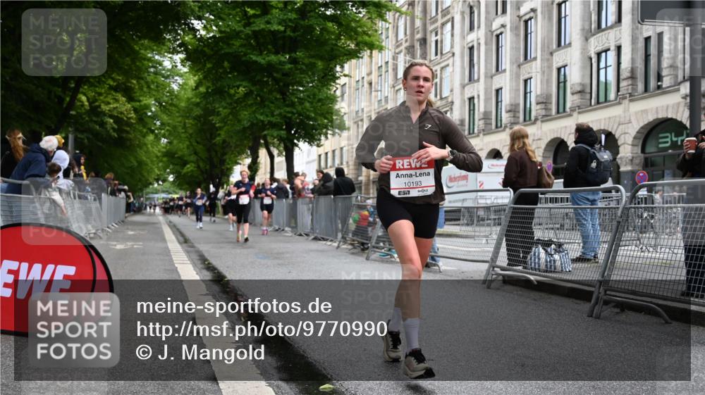 14.06.2026 - REWE Women's Run J. Mangold http://msf.ph/oto/9770990 14.06.2026 09:57:36 Ziel 10069, 10193, 10291, 10608, 10912, 11417 meine-sportfotos.de