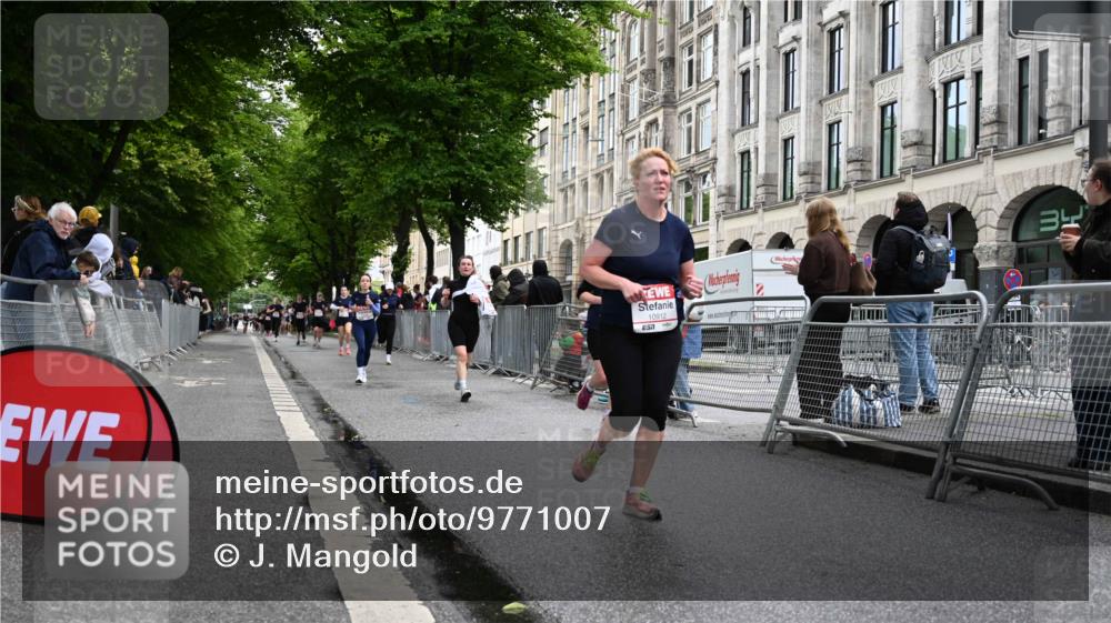 14.06.2026 - REWE Women's Run J. Mangold http://msf.ph/oto/9771007 14.06.2026 09:57:40 Ziel 10069, 10638, 10640, 10912 meine-sportfotos.de