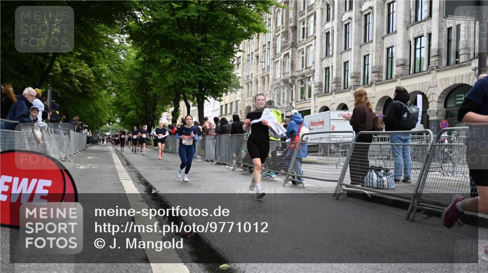 14.06.2026 - REWE Women's Run J. Mangold http://msf.ph/oto/9771012 14.06.2026 09:57:42 Ziel 10069, 10605, 10638, 10640, 10912 meine-sportfotos.de