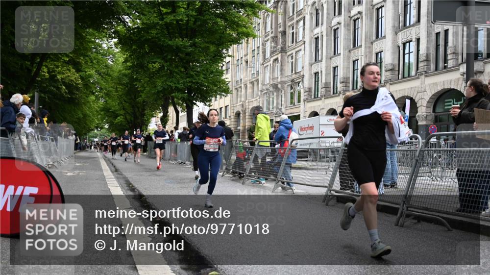 14.06.2026 - REWE Women's Run J. Mangold http://msf.ph/oto/9771018 14.06.2026 09:57:43 Ziel 10069, 10605, 10638, 10640, 10912, 11370 meine-sportfotos.de