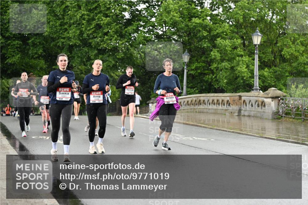 14.06.2026 - REWE Women's Run Dr. Thomas Lammeyer http://msf.ph/oto/9771019 14.06.2026 09:48:48 Laufen 10061, 10060, 444 meine-sportfotos.de