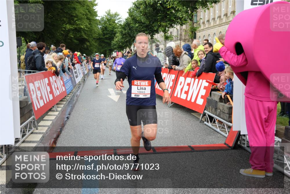 14.06.2026 - REWE Women's Run Strokosch-Dieckow http://msf.ph/oto/9771023 14.06.2026 09:54:29 Ziel 10063, 10235, 10299, 10440, 10704, 10899, 11395 meine-sportfotos.de
