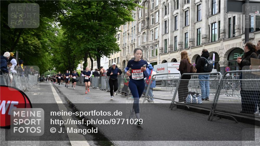 14.06.2026 - REWE Women's Run J. Mangold http://msf.ph/oto/9771029 14.06.2026 09:57:44 Ziel 10069, 10605, 10638, 10640, 10912, 11370 meine-sportfotos.de