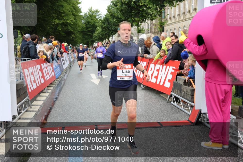 14.06.2026 - REWE Women's Run Strokosch-Dieckow http://msf.ph/oto/9771040 14.06.2026 09:54:29 Ziel 10063, 10235, 10299, 10440, 10704, 10899, 11395 meine-sportfotos.de