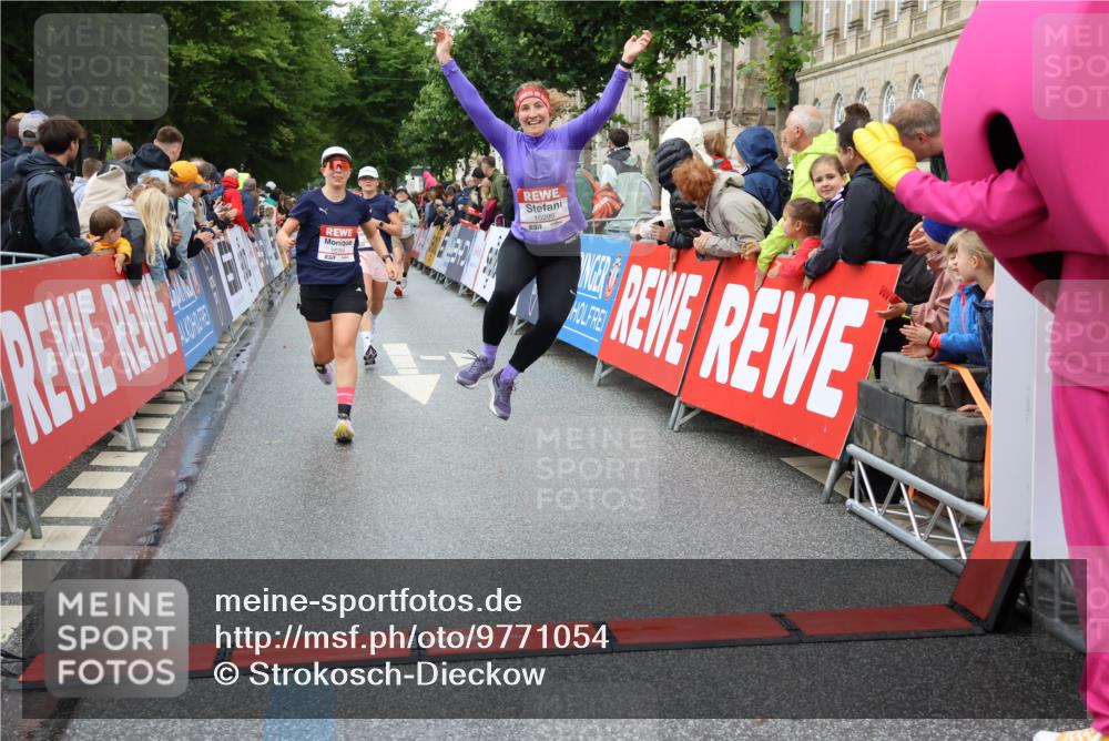 14.06.2026 - REWE Women's Run Strokosch-Dieckow http://msf.ph/oto/9771054 14.06.2026 09:54:31 Ziel 10063, 10235, 10299, 10440, 10704, 10899, 11395 meine-sportfotos.de