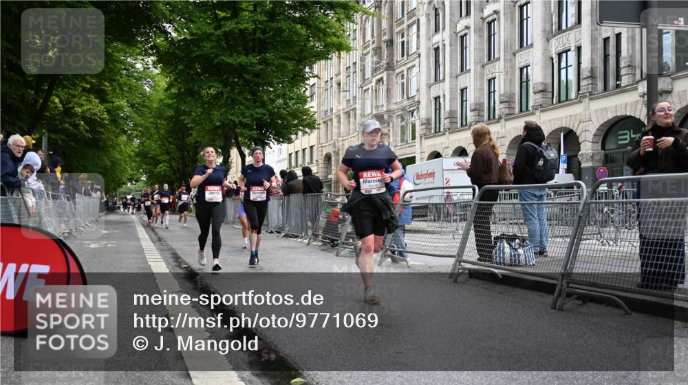14.06.2026 - REWE Women's Run J. Mangold http://msf.ph/oto/9771069 14.06.2026 09:57:50 Ziel 10338, 10423, 10605, 10930, 11160, 11370, 11479 meine-sportfotos.de
