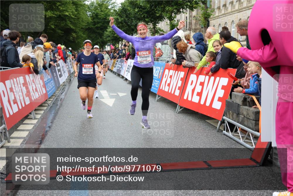 14.06.2026 - REWE Women's Run Strokosch-Dieckow http://msf.ph/oto/9771079 14.06.2026 09:54:31 Ziel 10063, 10235, 10299, 10440, 10704, 10899, 11395 meine-sportfotos.de