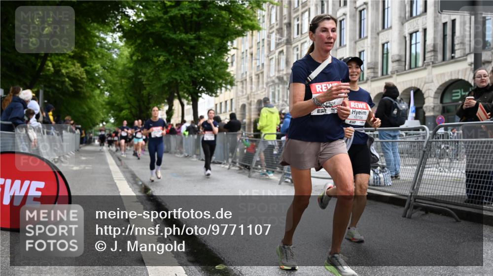 14.06.2026 - REWE Women's Run J. Mangold http://msf.ph/oto/9771107 14.06.2026 09:57:59 Ziel 10338, 10552, 10706, 11095, 11240, 11248, 11528 meine-sportfotos.de