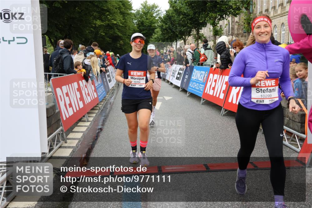 14.06.2026 - REWE Women's Run Strokosch-Dieckow http://msf.ph/oto/9771111 14.06.2026 09:54:33 Ziel 10063, 10235, 10299, 10440, 10704, 10806 meine-sportfotos.de