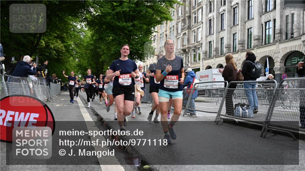 14.06.2026 - REWE Women's Run J. Mangold http://msf.ph/oto/9771118 14.06.2026 09:58:05 Ziel 10031, 10033, 10034, 10067, 10133, 10134, 10344, 10492, 10590, 10636, 10875, 10895, 11046, 11095, 11155, 11248, 11307, 11309, 11325, 11343, 11533 meine-sportfotos.de