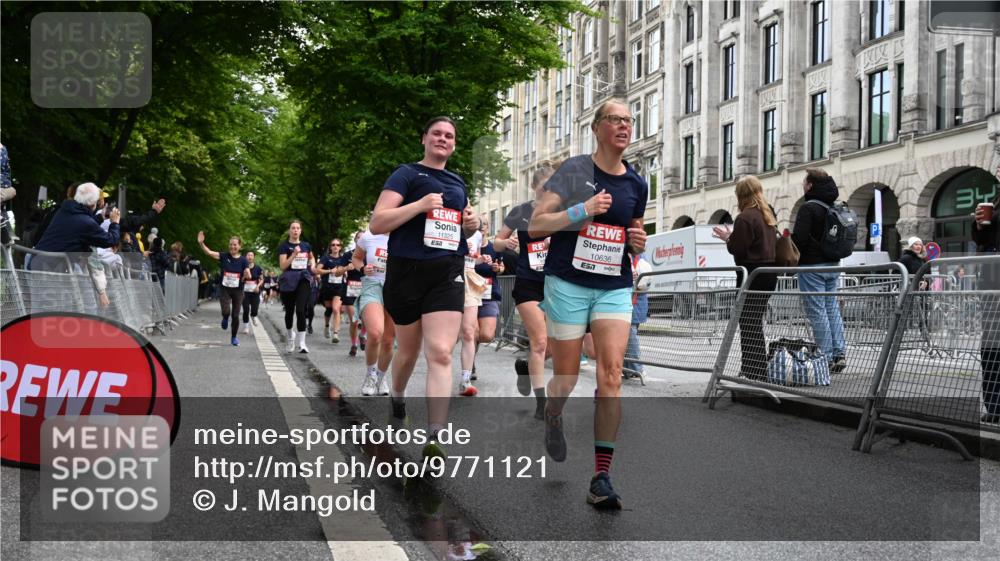 14.06.2026 - REWE Women's Run J. Mangold http://msf.ph/oto/9771121 14.06.2026 09:58:06 Ziel 10031, 10033, 10034, 10067, 10092, 10133, 10134, 10344, 10492, 10590, 10636, 10875, 10895, 11046, 11155, 11307, 11309, 11325, 11343, 11386, 11533 meine-sportfotos.de