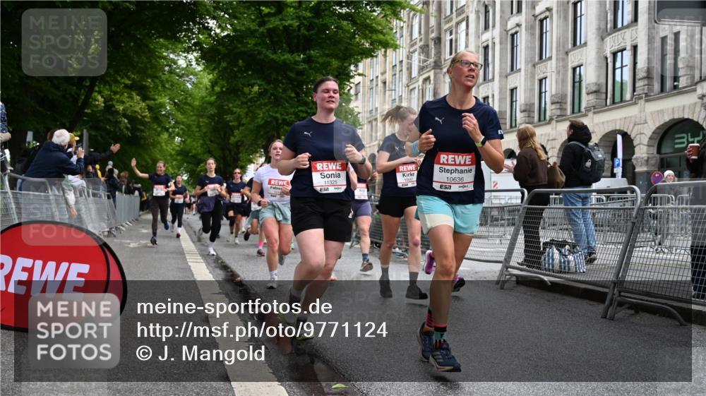 14.06.2026 - REWE Women's Run J. Mangold http://msf.ph/oto/9771124 14.06.2026 09:58:06 Ziel 10031, 10033, 10034, 10067, 10092, 10133, 10134, 10344, 10492, 10590, 10636, 10875, 10895, 11046, 11155, 11307, 11309, 11325, 11343, 11386, 11533 meine-sportfotos.de