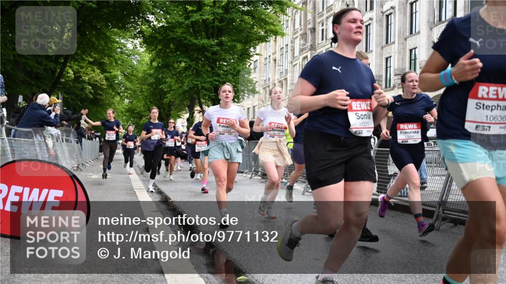 14.06.2026 - REWE Women's Run J. Mangold http://msf.ph/oto/9771132 14.06.2026 09:58:07 Ziel 10031, 10033, 10034, 10067, 10092, 10133, 10134, 10344, 10492, 10590, 10636, 10659, 10875, 10895, 11046, 11155, 11307, 11309, 11325, 11343, 11386, 11533 meine-sportfotos.de