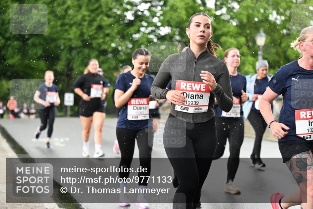 14.06.2026 - REWE Women's Run Dr. Thomas Lammeyer http://msf.ph/oto/9771133 14.06.2026 09:48:53 Laufen 11363, 10939, 102, 7 meine-sportfotos.de
