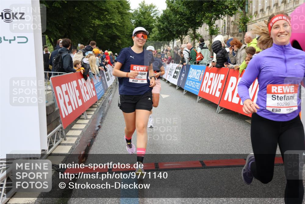 14.06.2026 - REWE Women's Run Strokosch-Dieckow http://msf.ph/oto/9771140 14.06.2026 09:54:33 Ziel 10063, 10235, 10299, 10440, 10704, 10806 meine-sportfotos.de