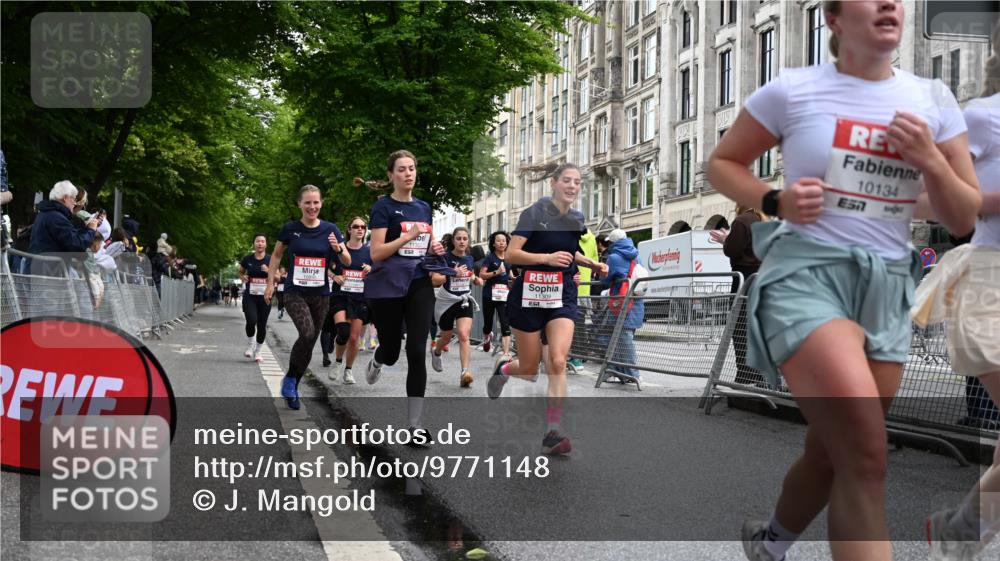 14.06.2026 - REWE Women's Run J. Mangold http://msf.ph/oto/9771148 14.06.2026 09:58:08 Ziel 10031, 10033, 10034, 10067, 10092, 10133, 10134, 10344, 10492, 10590, 10636, 10659, 10875, 10895, 10934, 11046, 11155, 11307, 11309, 11325, 11343, 11386, 11533 meine-sportfotos.de