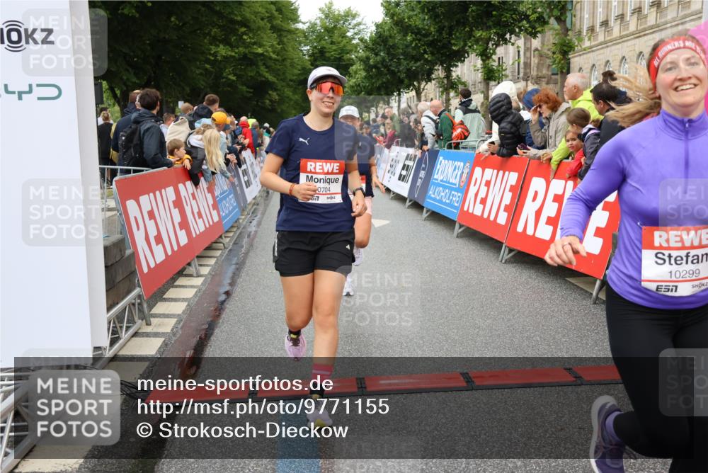 14.06.2026 - REWE Women's Run Strokosch-Dieckow http://msf.ph/oto/9771155 14.06.2026 09:54:33 Ziel 10063, 10235, 10299, 10440, 10704, 10806 meine-sportfotos.de