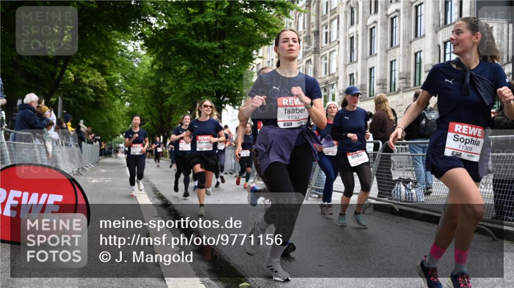 14.06.2026 - REWE Women's Run J. Mangold http://msf.ph/oto/9771156 14.06.2026 09:58:09 Ziel 10031, 10033, 10034, 10067, 10092, 10133, 10134, 10344, 10492, 10590, 10636, 10659, 10875, 10895, 10934, 11046, 11155, 11307, 11309, 11325, 11343, 11386, 11533 meine-sportfotos.de