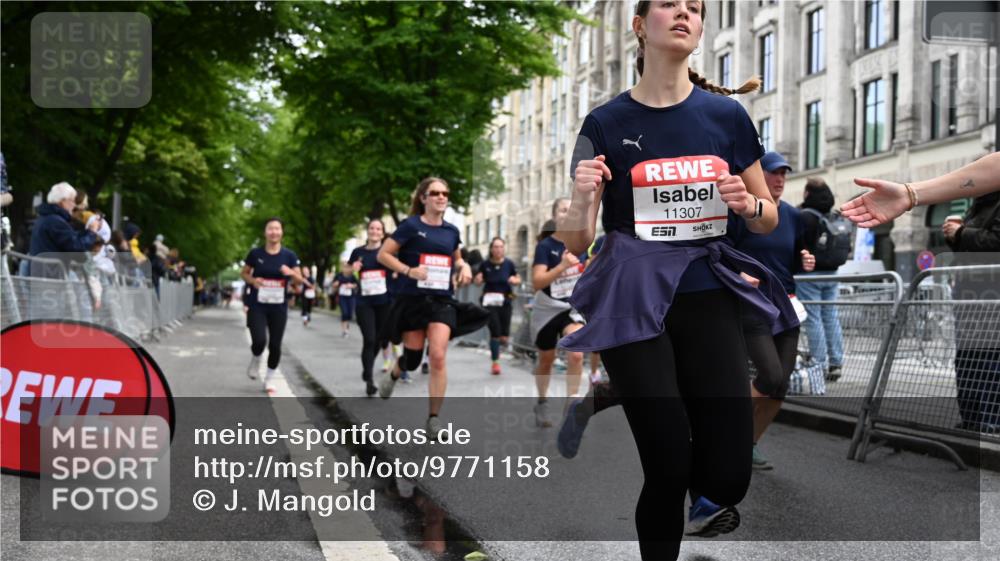 14.06.2026 - REWE Women's Run J. Mangold http://msf.ph/oto/9771158 14.06.2026 09:58:09 Ziel 10031, 10033, 10034, 10067, 10092, 10133, 10134, 10344, 10492, 10590, 10636, 10659, 10875, 10895, 10934, 11046, 11155, 11307, 11309, 11325, 11343, 11386, 11533 meine-sportfotos.de
