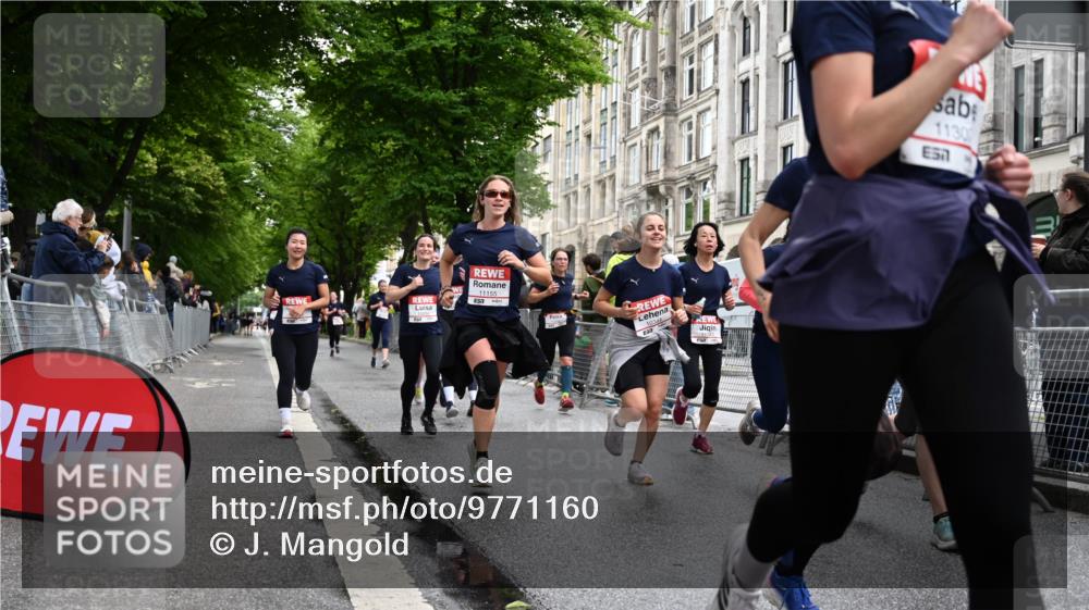 14.06.2026 - REWE Women's Run J. Mangold http://msf.ph/oto/9771160 14.06.2026 09:58:09 Ziel 10031, 10033, 10034, 10067, 10092, 10133, 10134, 10344, 10492, 10590, 10636, 10659, 10875, 10895, 10934, 11046, 11155, 11307, 11309, 11325, 11343, 11386, 11533 meine-sportfotos.de