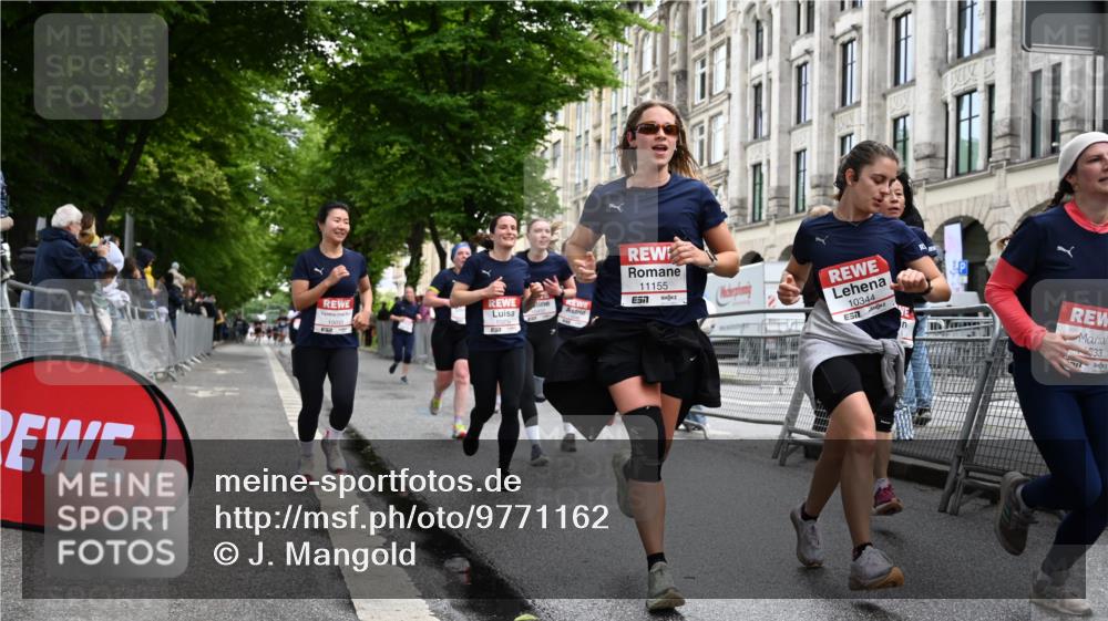 14.06.2026 - REWE Women's Run J. Mangold http://msf.ph/oto/9771162 14.06.2026 09:58:10 Ziel 10031, 10033, 10034, 10067, 10092, 10133, 10134, 10341, 10344, 10492, 10590, 10636, 10659, 10811, 10875, 10895, 10934, 11046, 11155, 11307, 11309, 11325, 11332, 11343, 11386, 11533 meine-sportfotos.de