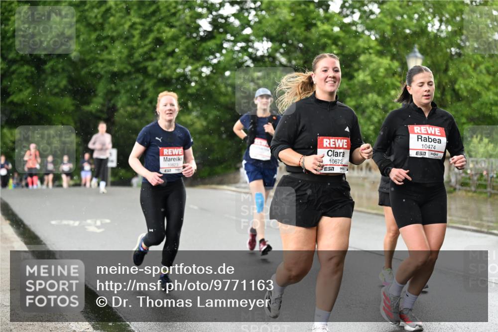 14.06.2026 - REWE Women's Run Dr. Thomas Lammeyer http://msf.ph/oto/9771163 14.06.2026 09:48:55 Laufen 10823, 10672, 10474 meine-sportfotos.de