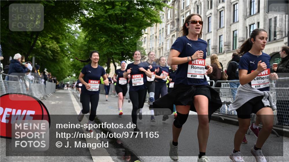 14.06.2026 - REWE Women's Run J. Mangold http://msf.ph/oto/9771165 14.06.2026 09:58:10 Ziel 10031, 10033, 10034, 10067, 10092, 10133, 10134, 10341, 10344, 10492, 10590, 10636, 10659, 10811, 10875, 10895, 10934, 11046, 11155, 11307, 11309, 11325, 11332, 11343, 11386, 11533 meine-sportfotos.de
