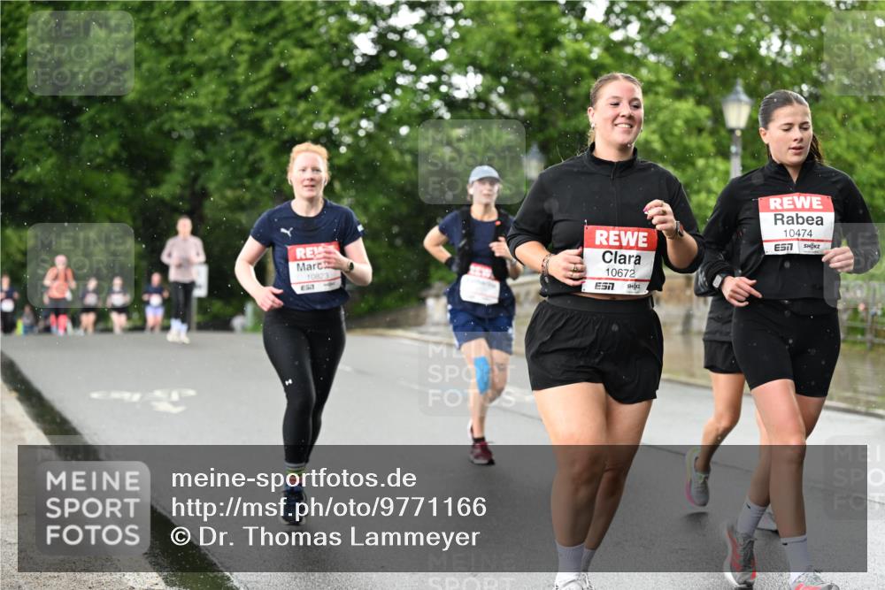 14.06.2026 - REWE Women's Run Dr. Thomas Lammeyer http://msf.ph/oto/9771166 14.06.2026 09:48:55 Laufen 10823, 10672, 7, 10474 meine-sportfotos.de
