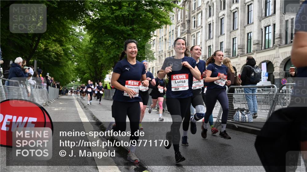 14.06.2026 - REWE Women's Run J. Mangold http://msf.ph/oto/9771170 14.06.2026 09:58:11 Ziel 10031, 10033, 10034, 10067, 10092, 10133, 10134, 10341, 10344, 10492, 10590, 10659, 10811, 10875, 10895, 10934, 11046, 11155, 11307, 11309, 11332, 11343, 11386, 11533 meine-sportfotos.de