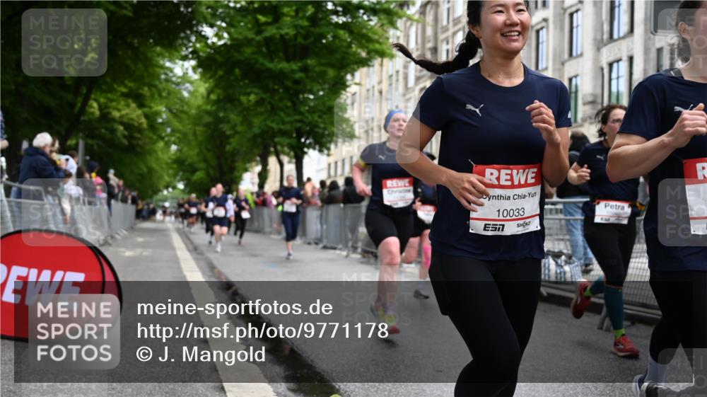 14.06.2026 - REWE Women's Run J. Mangold http://msf.ph/oto/9771178 14.06.2026 09:58:12 Ziel 10033, 10034, 10092, 10133, 10341, 10344, 10492, 10590, 10659, 10811, 10895, 10934, 11046, 11155, 11307, 11309, 11332, 11343, 11386, 11533 meine-sportfotos.de