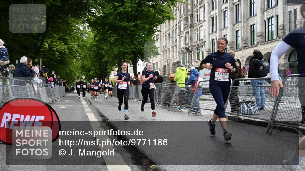 14.06.2026 - REWE Women's Run J. Mangold http://msf.ph/oto/9771186 14.06.2026 09:58:15 Ziel 10033, 10034, 10092, 10341, 10492, 10659, 10661, 10811, 10934, 10937, 11046, 11332, 11343, 11386, 11411, 11477 meine-sportfotos.de