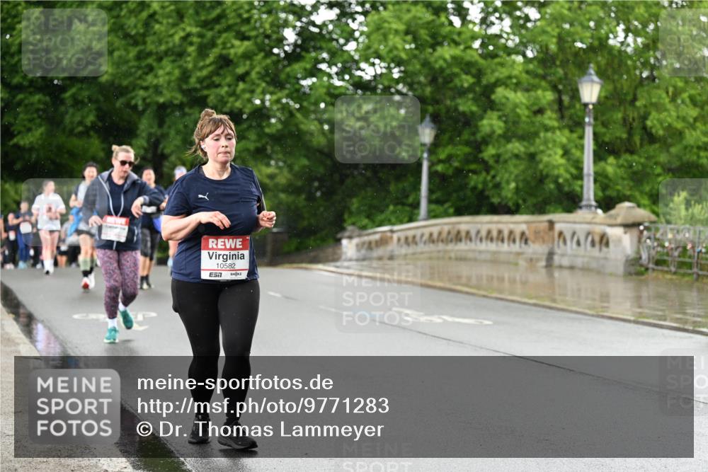 14.06.2026 - REWE Women's Run Dr. Thomas Lammeyer http://msf.ph/oto/9771283 14.06.2026 09:49:12 Laufen 10582, 400 meine-sportfotos.de