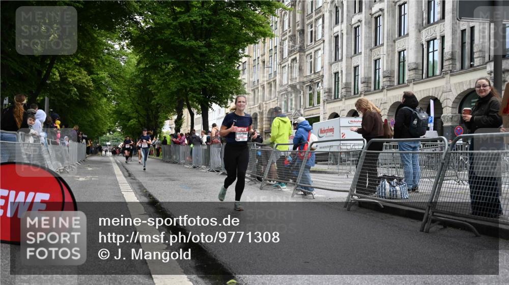 14.06.2026 - REWE Women's Run J. Mangold http://msf.ph/oto/9771308 14.06.2026 09:58:35 Ziel 10292, 10879, 10960, 11427 meine-sportfotos.de