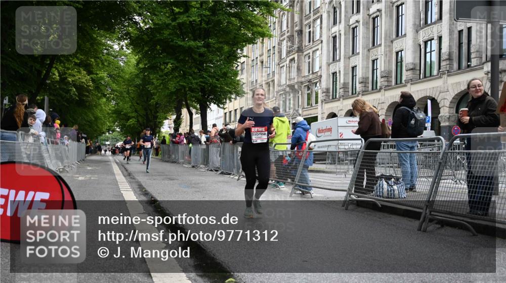 14.06.2026 - REWE Women's Run J. Mangold http://msf.ph/oto/9771312 14.06.2026 09:58:35 Ziel 10292, 10879, 10960, 11427 meine-sportfotos.de