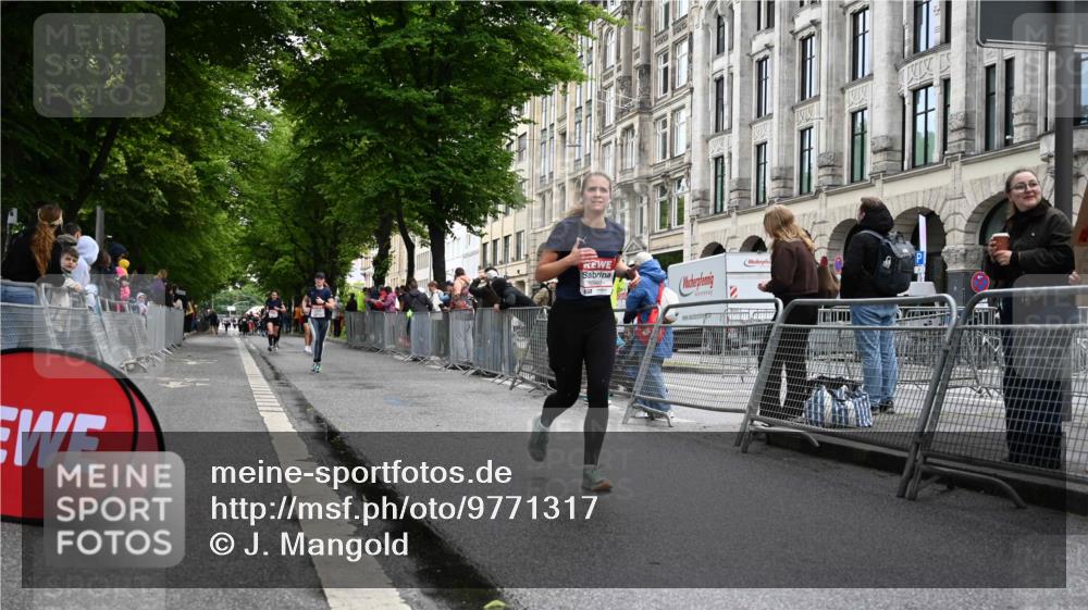 14.06.2026 - REWE Women's Run J. Mangold http://msf.ph/oto/9771317 14.06.2026 09:58:36 Ziel 10292, 10879, 10960, 11427 meine-sportfotos.de