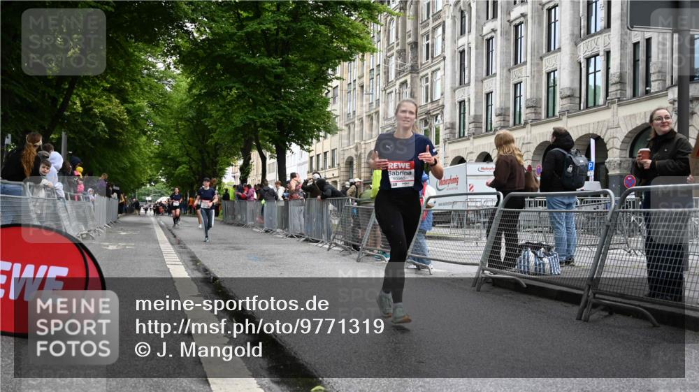 14.06.2026 - REWE Women's Run J. Mangold http://msf.ph/oto/9771319 14.06.2026 09:58:36 Ziel 10292, 10879, 10960, 11427 meine-sportfotos.de