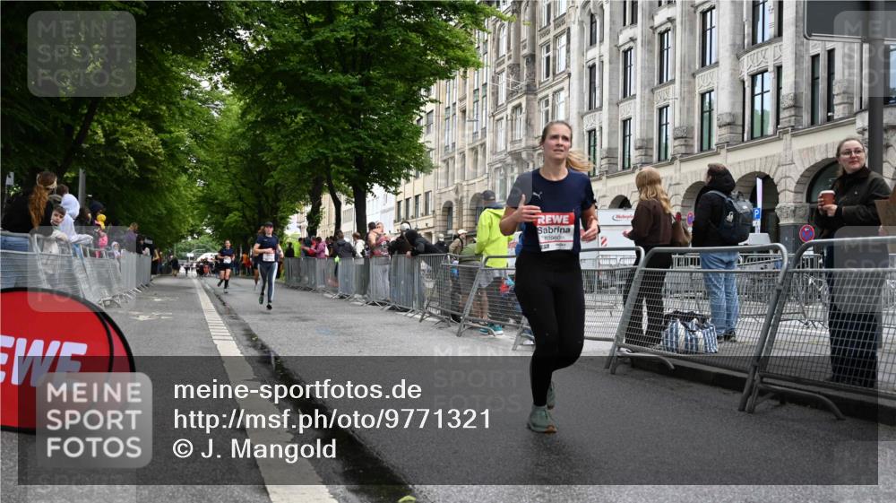 14.06.2026 - REWE Women's Run J. Mangold http://msf.ph/oto/9771321 14.06.2026 09:58:36 Ziel 10292, 10879, 10960, 11427 meine-sportfotos.de