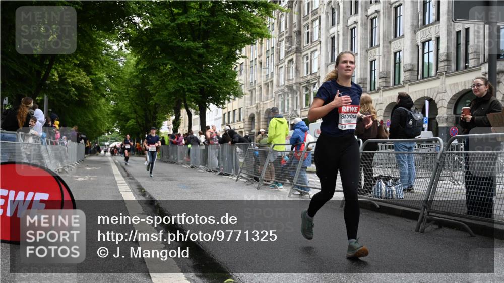 14.06.2026 - REWE Women's Run J. Mangold http://msf.ph/oto/9771325 14.06.2026 09:58:36 Ziel 10292, 10879, 10960, 11427 meine-sportfotos.de