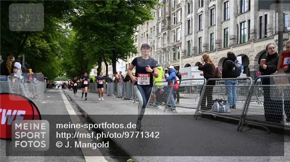 14.06.2026 - REWE Women's Run J. Mangold http://msf.ph/oto/9771342 14.06.2026 09:58:40 Ziel 10172, 10879, 10960, 11341 meine-sportfotos.de