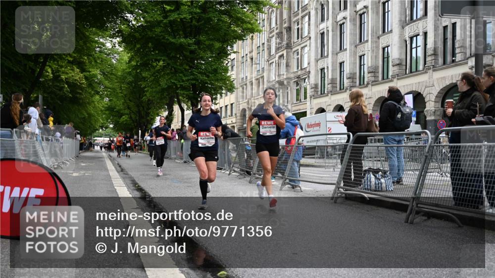 14.06.2026 - REWE Women's Run J. Mangold http://msf.ph/oto/9771356 14.06.2026 09:58:44 Ziel 10172, 10879, 10979, 11341, 11382 meine-sportfotos.de