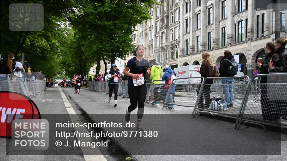 14.06.2026 - REWE Women's Run J. Mangold http://msf.ph/oto/9771380 14.06.2026 09:58:47 Ziel 10172, 10979, 11341, 11382 meine-sportfotos.de