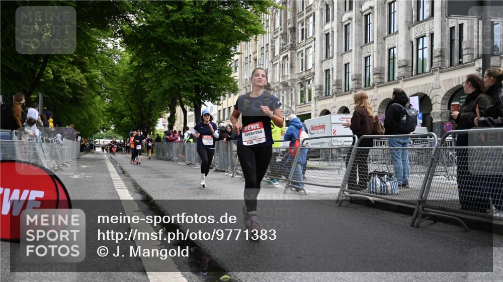14.06.2026 - REWE Women's Run J. Mangold http://msf.ph/oto/9771383 14.06.2026 09:58:47 Ziel 10172, 10979, 11341, 11382 meine-sportfotos.de