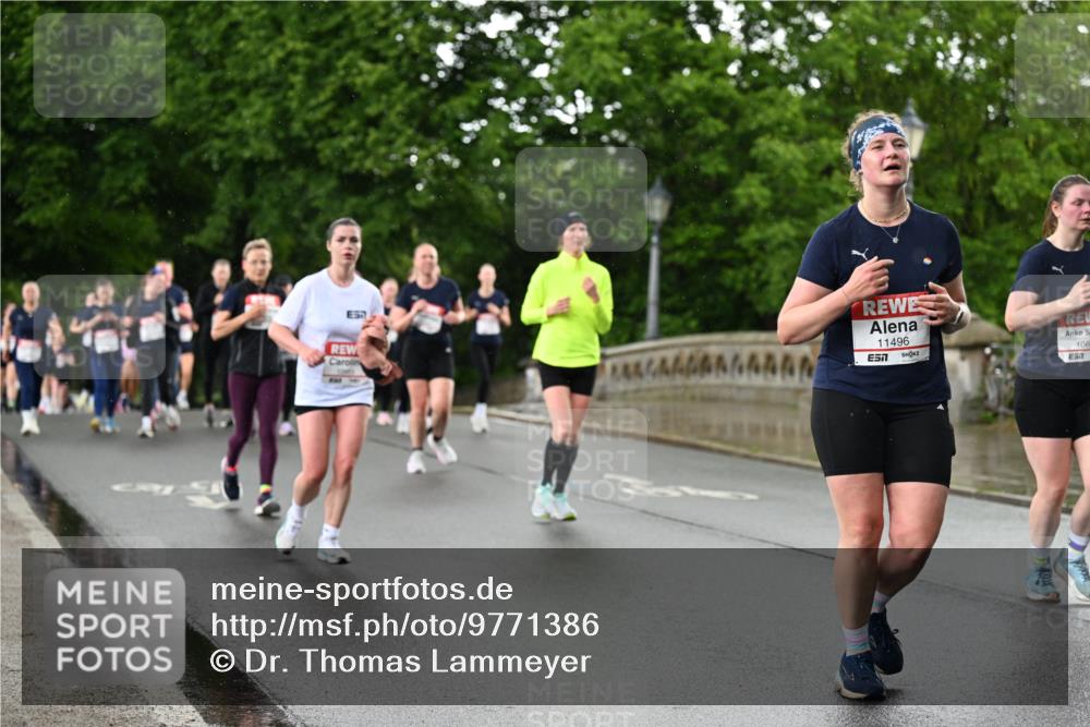 14.06.2026 - REWE Women's Run Dr. Thomas Lammeyer http://msf.ph/oto/9771386 14.06.2026 09:49:19 Laufen 517, 11496, 57, 106 meine-sportfotos.de