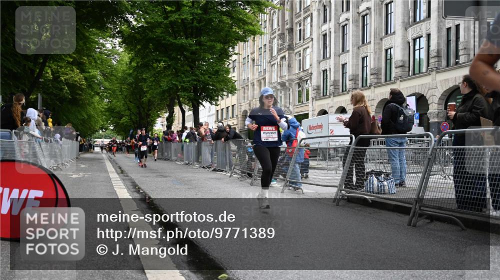 14.06.2026 - REWE Women's Run J. Mangold http://msf.ph/oto/9771389 14.06.2026 09:58:49 Ziel 10172, 10940, 10979, 11341, 11382 meine-sportfotos.de