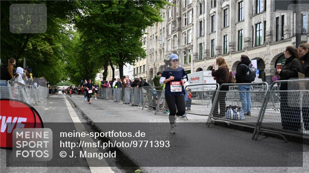14.06.2026 - REWE Women's Run J. Mangold http://msf.ph/oto/9771393 14.06.2026 09:58:49 Ziel 10172, 10940, 10979, 11341, 11382 meine-sportfotos.de