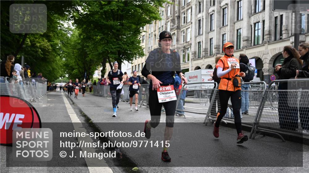 14.06.2026 - REWE Women's Run J. Mangold http://msf.ph/oto/9771415 14.06.2026 09:58:55 Ziel 10153, 10940, 10978, 11198, 11199 meine-sportfotos.de